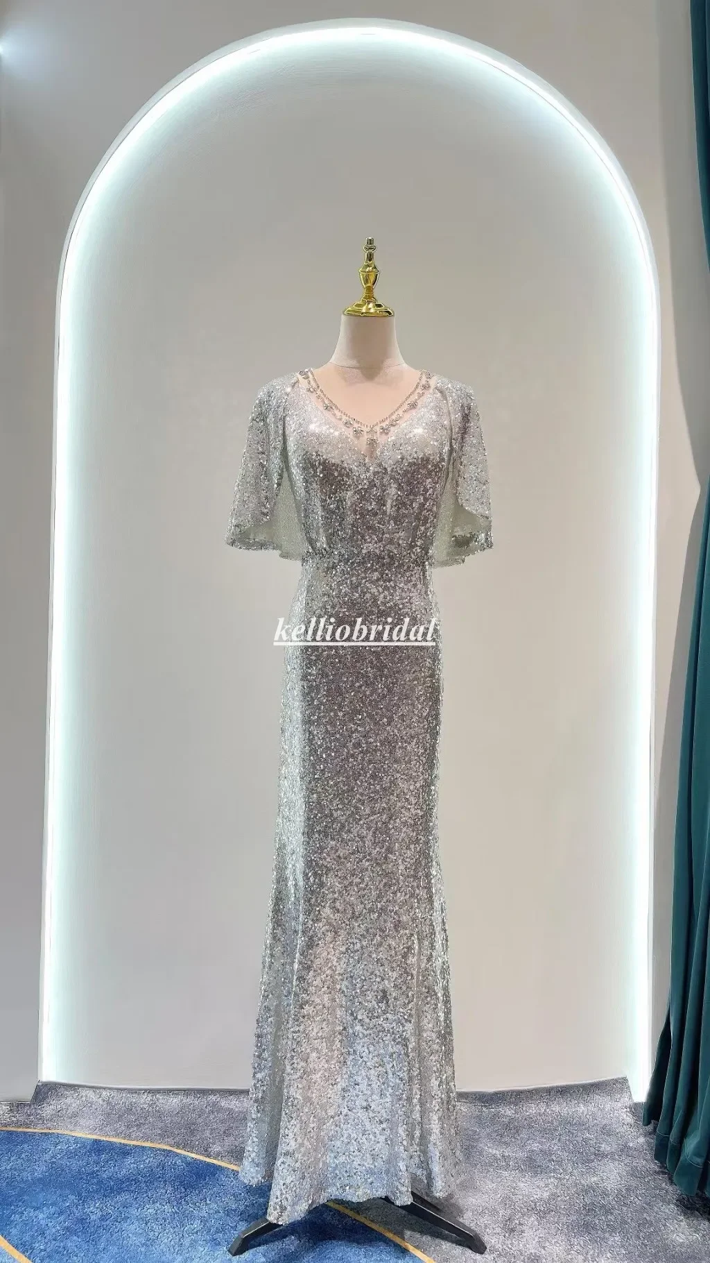 

Customized Bridesmaid Dresses Silver Color Vneck Mermaid Fashion Evening Party Gown For Weddings MXY20250903
