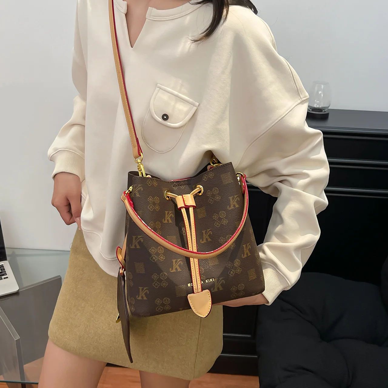 

2025 SS Architectural Tote Bag, Dual-Mode Convertible Top Handle & Shoulder Purse for Women, Sculptural Vegan Leather Day