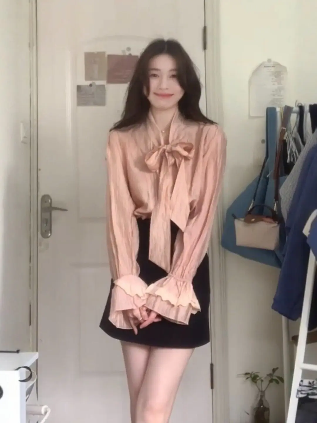 

French Style Long Sleeve V-Neck Shirt Women's Spring Design Sensation Small Audience Flared Sleeve Top Gentle Wind Pink Series