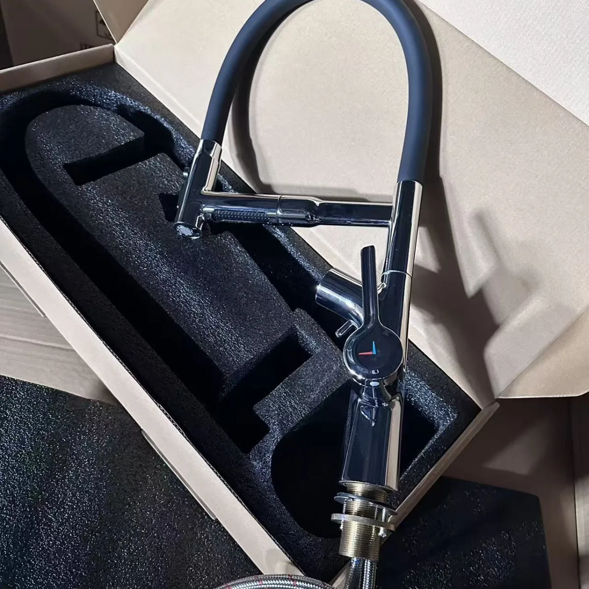 New kitchen faucet, household hot and cold three in one water purifier, splash proof pull-out faucet
