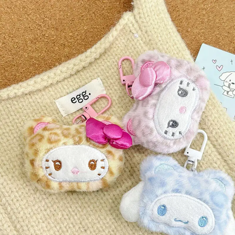 Sanrio Hello Kitty Leopardenmuster Cinnamoroll Plüschtier Rucksack Anhänger Cartoon Paar Schlüsselanhänger Zubehör Freund Geburtstagsgeschenk