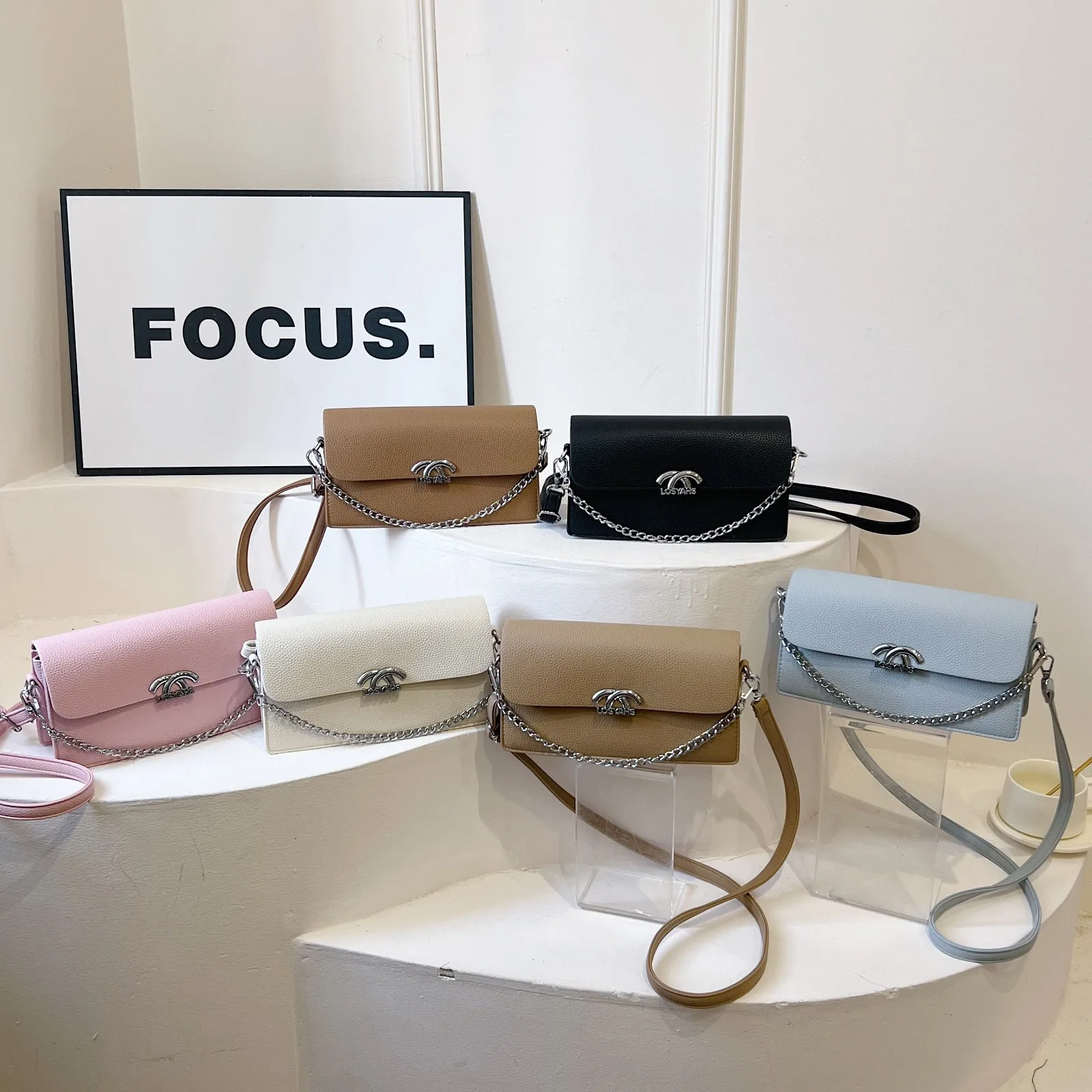 

Parisian Style Modern Design Women's Chain Strap Shoulder Bag Elegant Women's Crossbody Bag Comfortable Small Square Bag