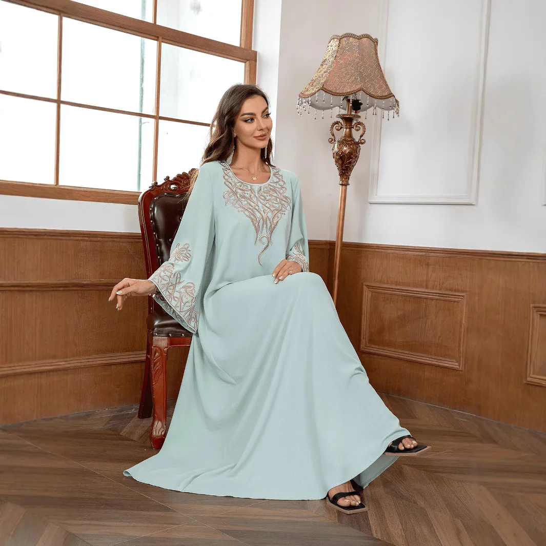 Abito musulmano transfrontaliero del Medio Oriente veste semplice abito abaya arabo abaya cw63760