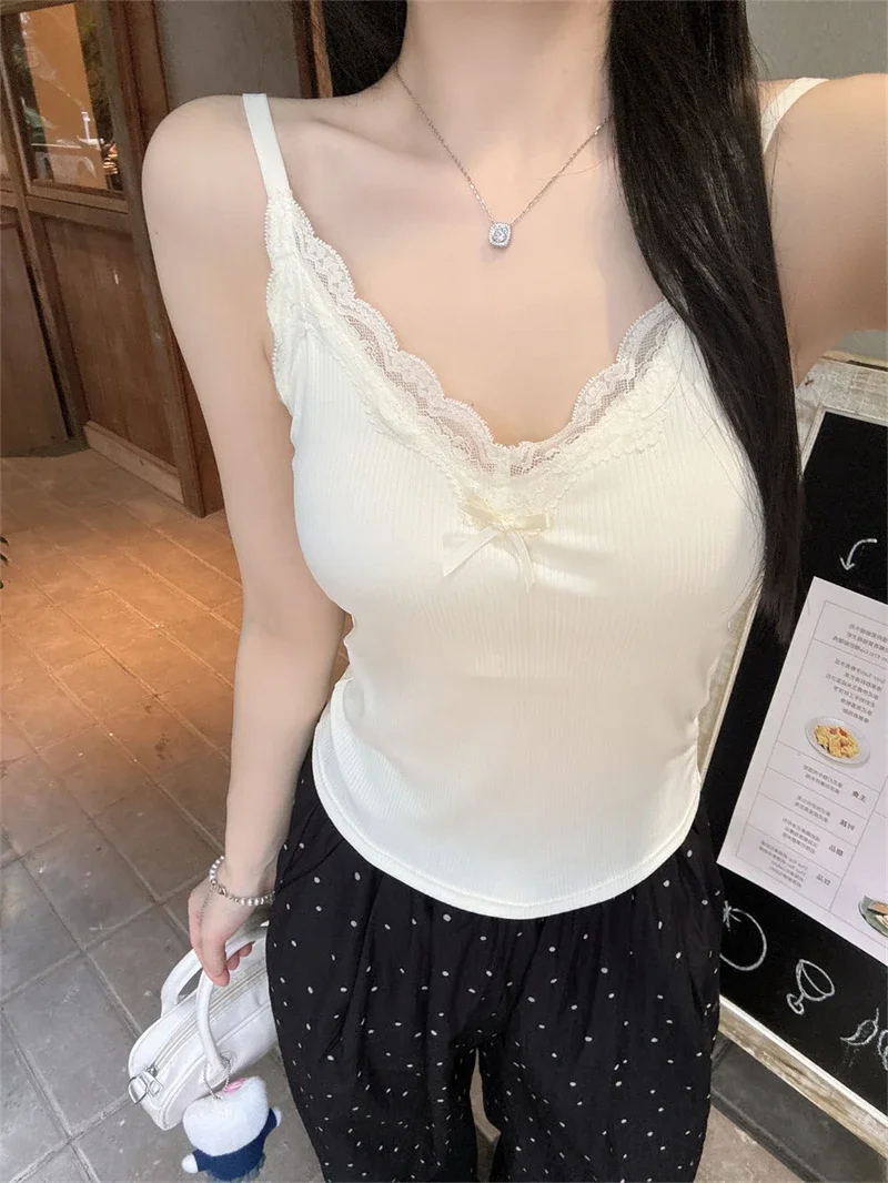 Spaghetti-Träger-Camisole 2026 Sommer Spitze Geripptes Damen-Tanktop mit integrierten BH-Pads, schmal geschnittenes Crop-Top für Innen- und Außenbekleidung – Detail 35