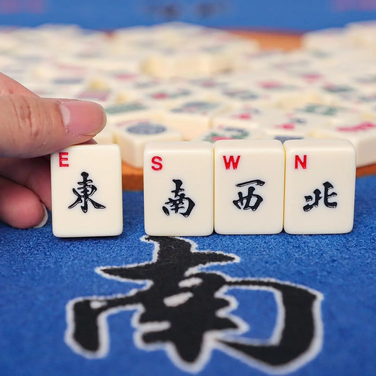 Modern White American Luxury Acrylic Automatic Mahjong Machine 166-Piece Eco-Friendly Custom Color Portable Travel Board Game