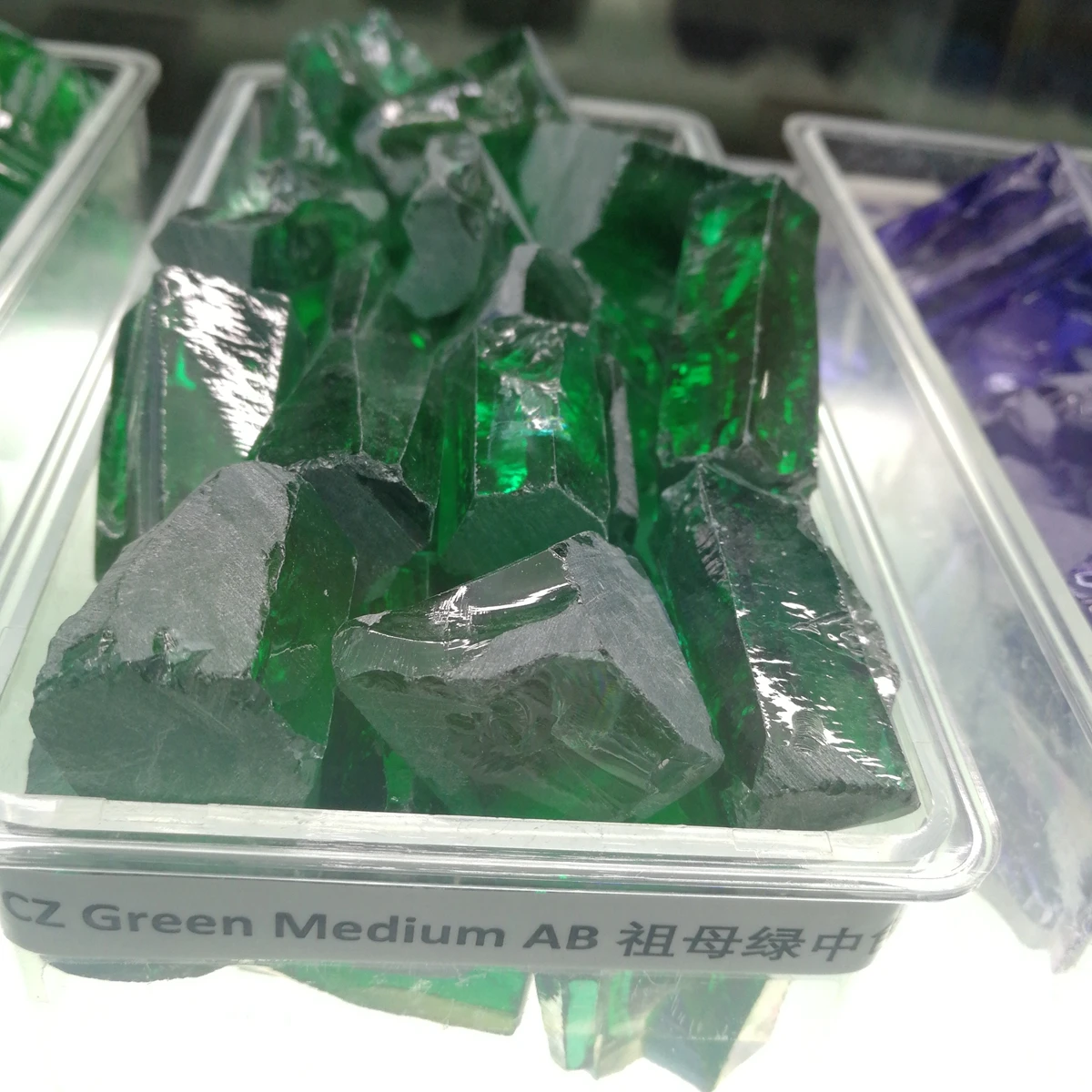 

200g/Lot Emerald Greem Cubic Zirconia Rough For Gemstones Making