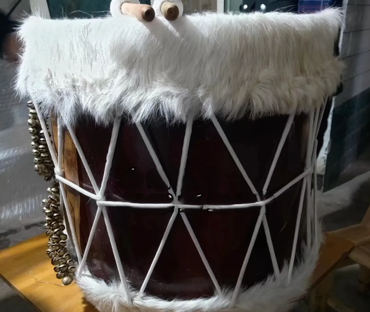 Mongolian Turkic drum Sheepskin Tuwa drum Playing specialized percussion instruments