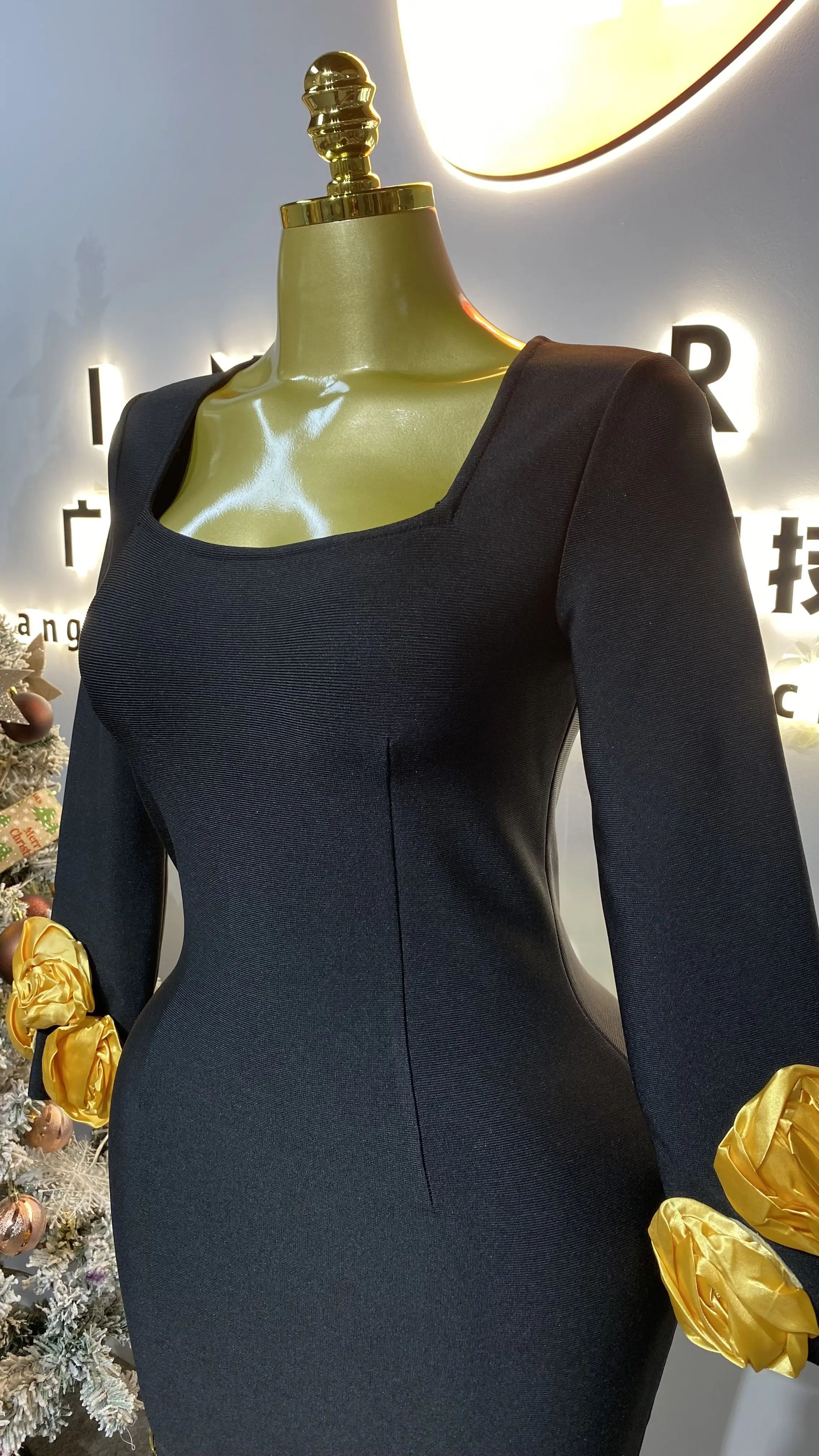 فستان حفلات صغير أسود أنيق ومثير بأكمام طويلة وفستان أنيق ذهبي مزين بالزهور للنساء.-GZXX340