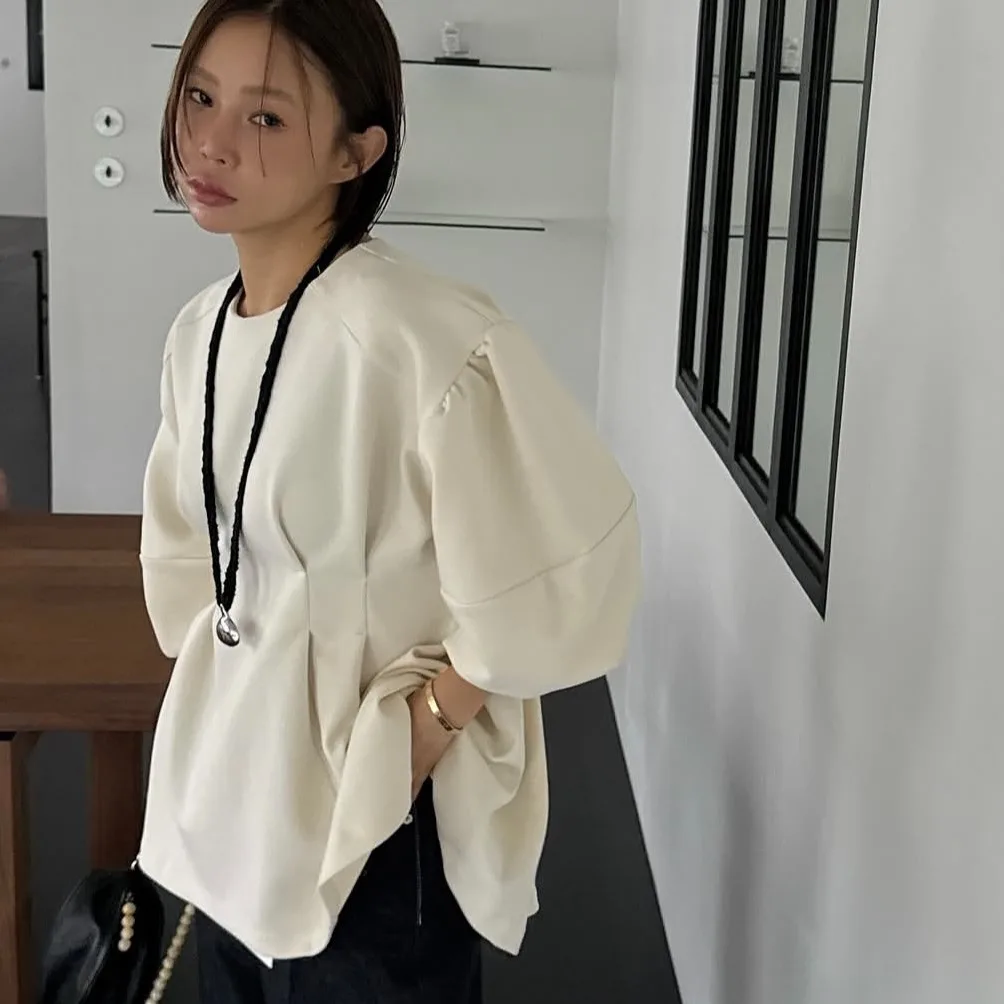 Chic Korean round Neck Waist-Cinching Top with Pleated Mid-Sleeves Covering Hips for Slimming Effect Ideal for Commuting