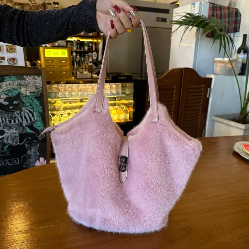 Women'S Bag Winter Fuax Fur Soft Shoulder Bags For Woman Plush Large Capacity Handbags 2025 High Quality Furry Women'S Bags