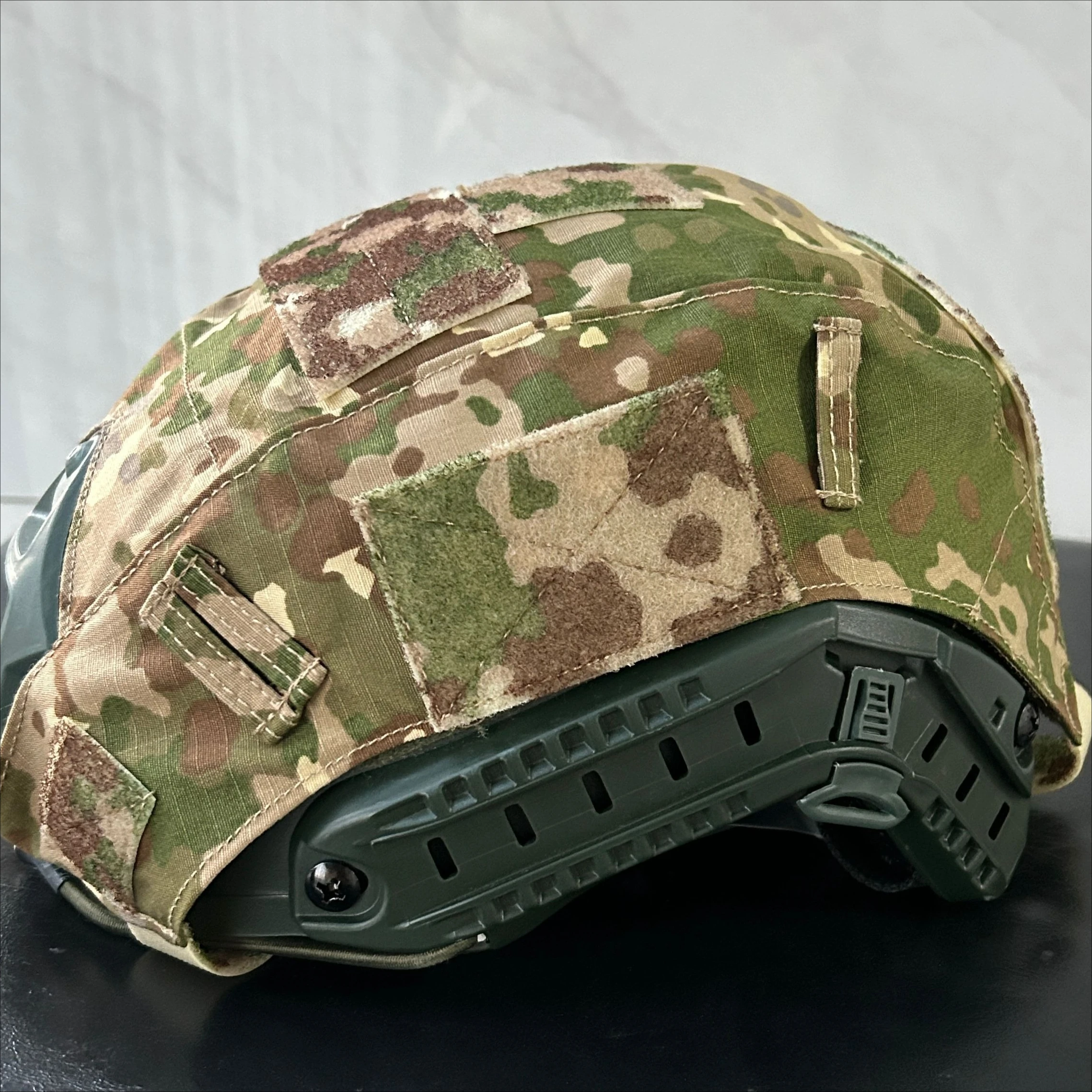 Nylon-Baumwoll-Multitarn-Camouflage 3D-Stoffbezug für FAST-Helm – Flecktarn-Tarnstoffbezug