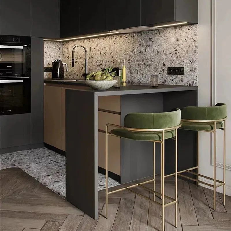 Sedie da bar in metallo nordico Bracciolo moderno e minimalista con schienale Sedie da bar dorate Soggiorno lungo Cadeira Mobili alla moda