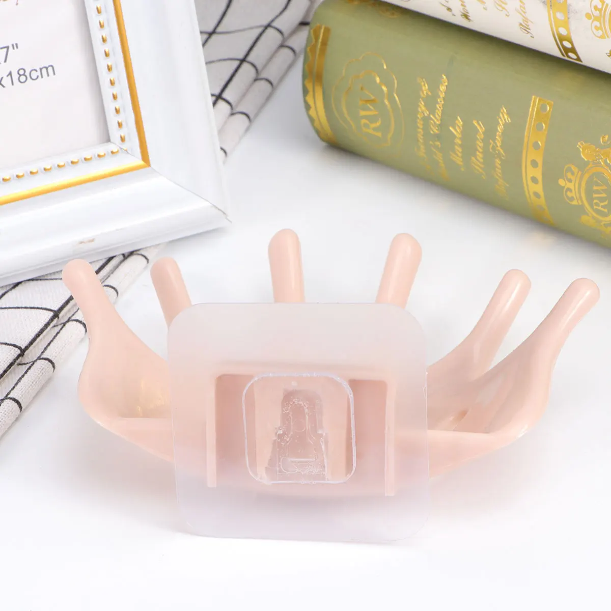 

1pc Hand Shaped Soap Box Drain Design Long Lasting Bacteria Resistant Creative Container For Bathroom Kitchen Bathtub