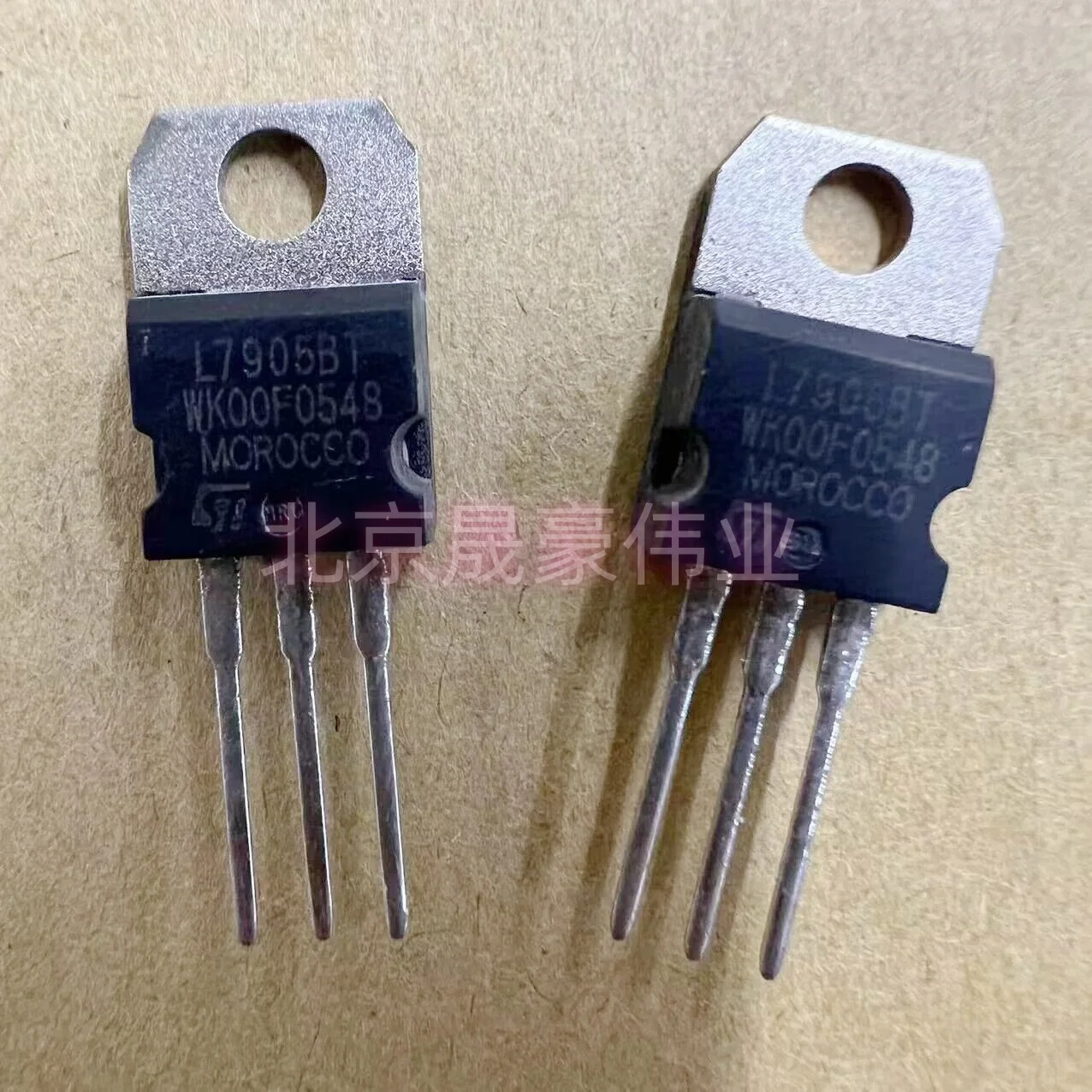 

5PCS L7905BT TO-220 transistor three terminal regulator