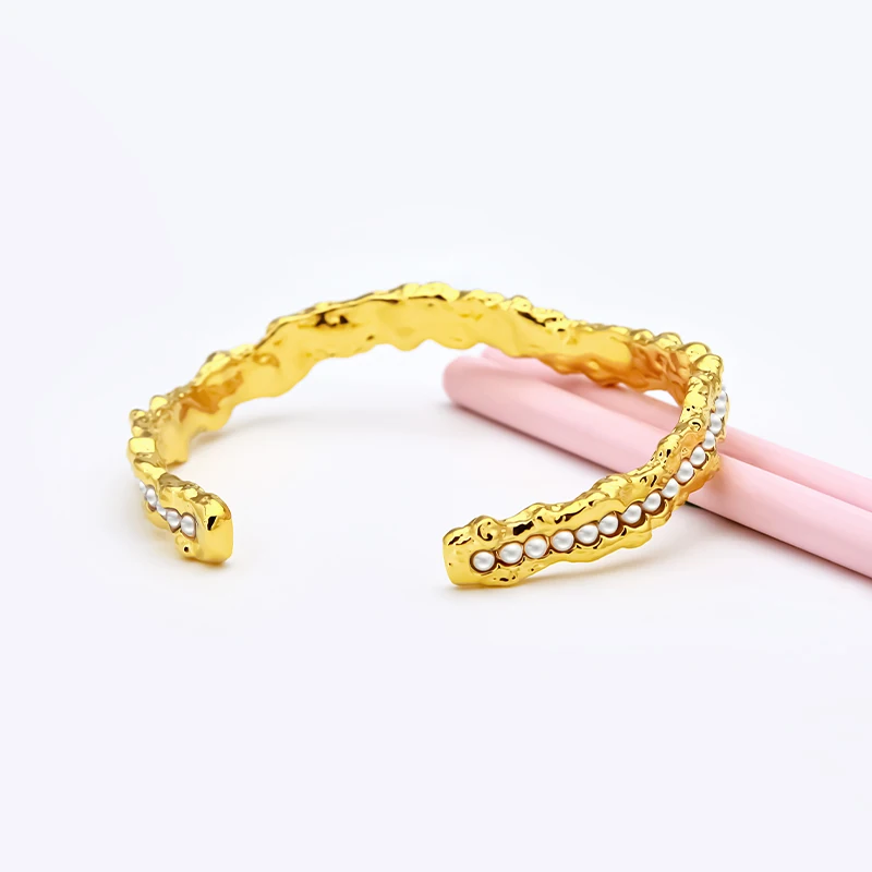 VAROLE 60mm women's inlaid imitation pearl open bracelet gold vintage hammer pattern C-type bracelet brass jewelry gift