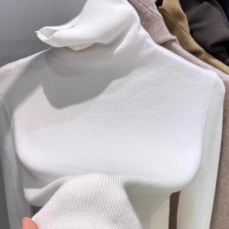 เสื้อสเวตเตอร์คอเต่าทรงเข้ารูปสีพื้นใหม่สำหรับผู้หญิง ฤดูใบไม้ร่วง ฤดูหนาว 2025 ผ้าถักนุ่ม อุ่นสบาย สวมใส่สบายๆ เป็นเสื้อตัวใน