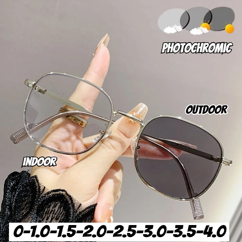 

Neutral Fashion Photochromic Myopia Glasses Women's Luxury Metal Round Frame Eyewear HD Blue Light Blocking Glasses -3.5-4.0