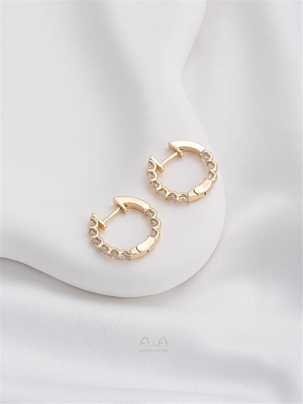 14K Gold Inlaid Zircon Earrings, Korean Temperament, Simple and Fashionable Women, Exquisite Earrings E338