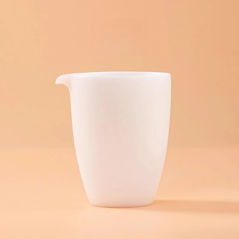 

Yurun Zhuyuan Fair Cup Suet Jade White Porcelain High-end Kung Fu Tea Set Tea Separator Tea Separator Tea Sea