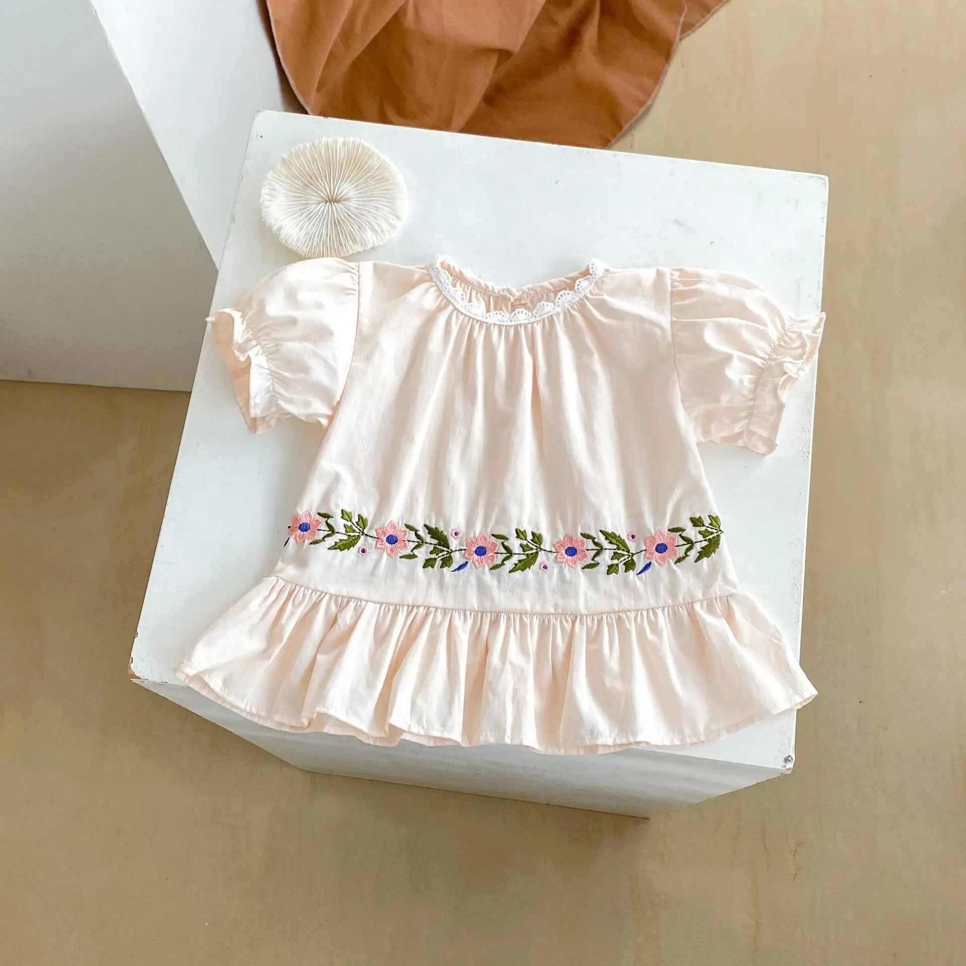 Summer New Baby Girl Fashion Small Fresh Flower Embroidered Round Neck Short sleeved Top+Loose Shorts 2-piece Set