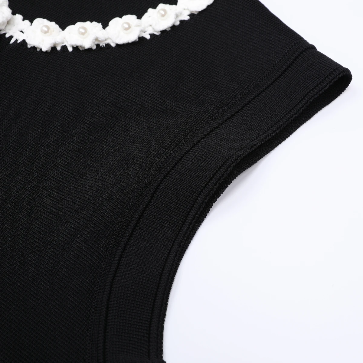 Hoge kwaliteit zomer nieuwe modieuze temperament woon-werkverkeer mouwloze ronde hals gehaakte gebreide veelzijdige slim fit korte jurk