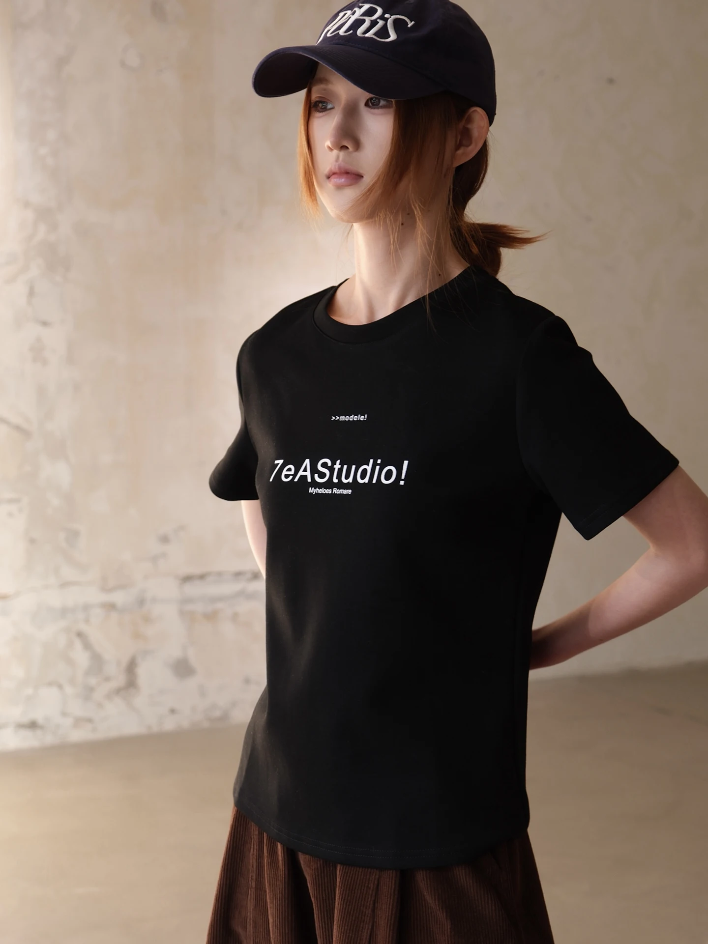 

Футболка с коротким рукавом и буквенным принтом, облегающая, повседневная, универсальная, для ранней весны, стандартной длины.