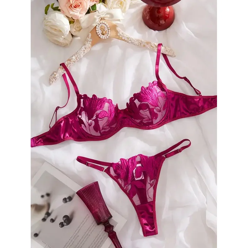 

Новинка 2025, прозрачный кружевной бюстгальтер, женский прозрачный соблазнительный экзотический комплект сексуального нижнего белья, женские бюстгальтеры с цветочной вышивкой, комплекты нижнего белья Q001