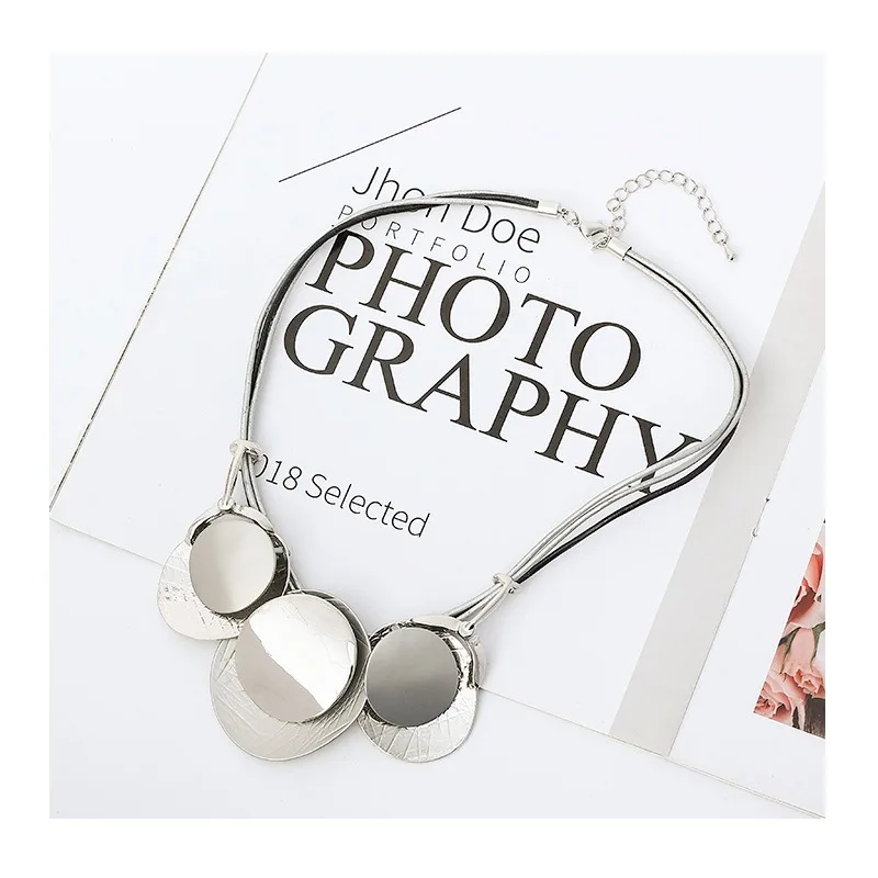 

New Hot Sale Fashion Atmospheric Necklace Women's Geometric Short Metal Clavicle Necklace