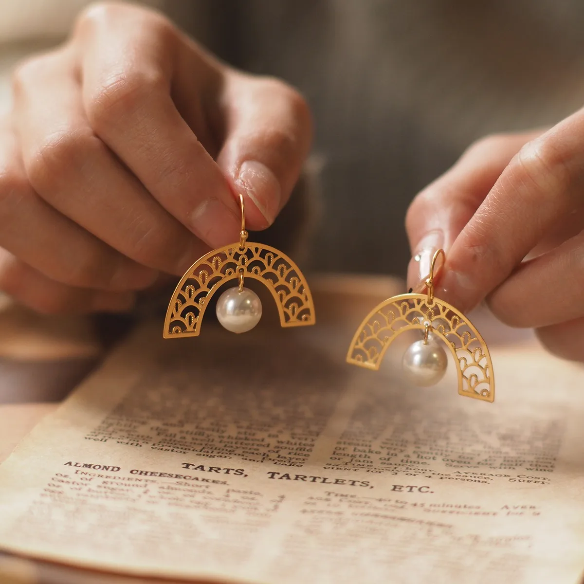 Greek Niche Bohemian Vintage Lace Hollow Pendant - Flake Style Ear Hooks