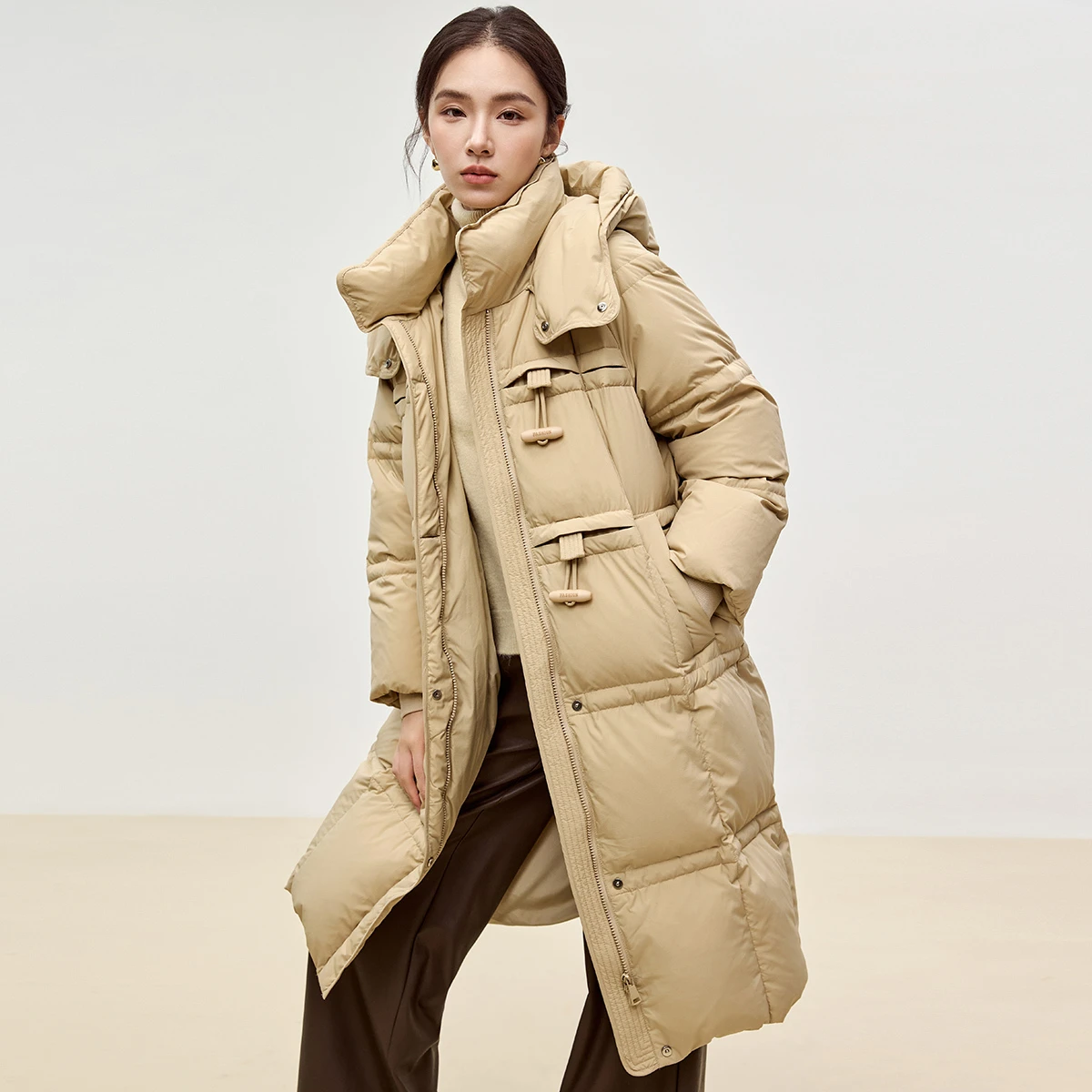 SENTUBILA フード付きダウンジャケット レディース 2025 冬 ルーズフィット ロングダウンコート ソリッド カジュアル シンプル 通勤 女性 アウター W44Y56083