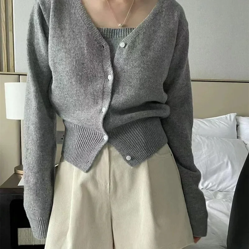 Korean Sle New 2024 Early Autumn Short Knitted Bottoming Shirt Women Cardigan sweater Outerwear V-neck Long sleeve