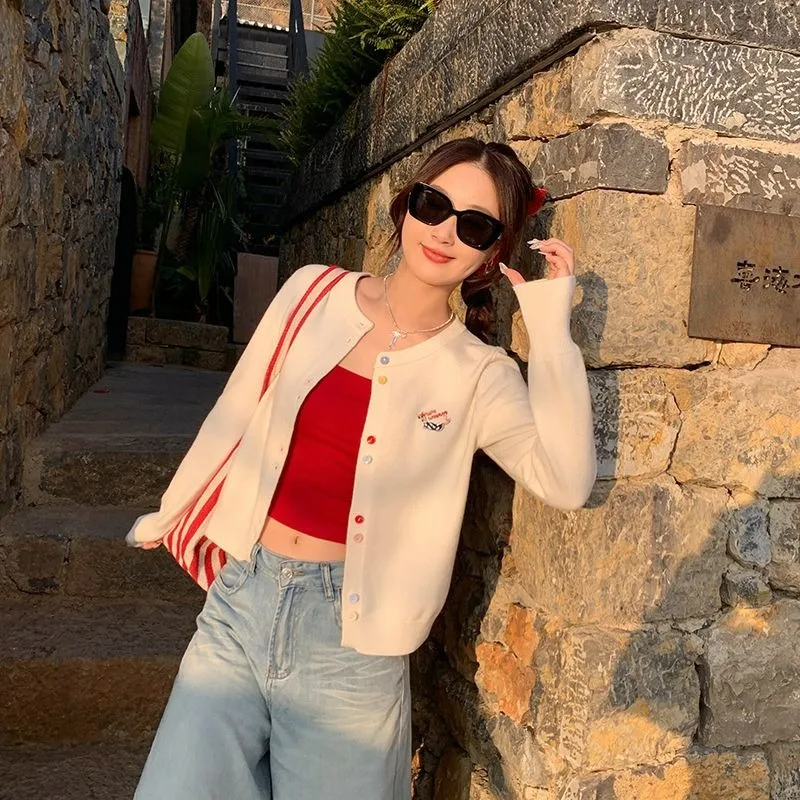 سترة محبوكة بسيطة بلون سادة سترة نسائية لخريف 2025 نمط كوري جديد بأكمام طويلة للنساء 2025 بلوزة جديدة