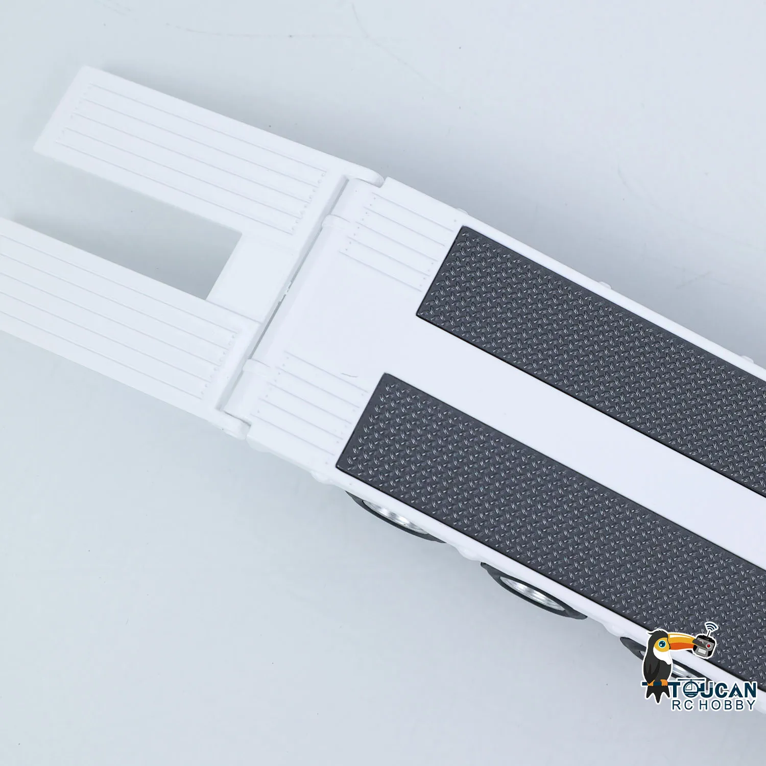 Auf Lager 9900 RTR HUINA 1/64 Ferngesteuerter Traktor-LKW mit 3-Achs-Sattelauflieger, Lichtern, Soundeffekten und Manuellen Stützbeinen – Detail 19