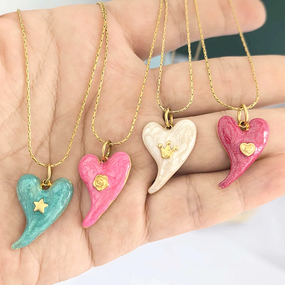 Herzförmiger Anhänger Halskette für Damen Choker mit Rosen-Stern-Kronen-Charm Edelstahl Schlanke Kette Goldfarben PVD Wasserfest Blau Weiß – Detail 1