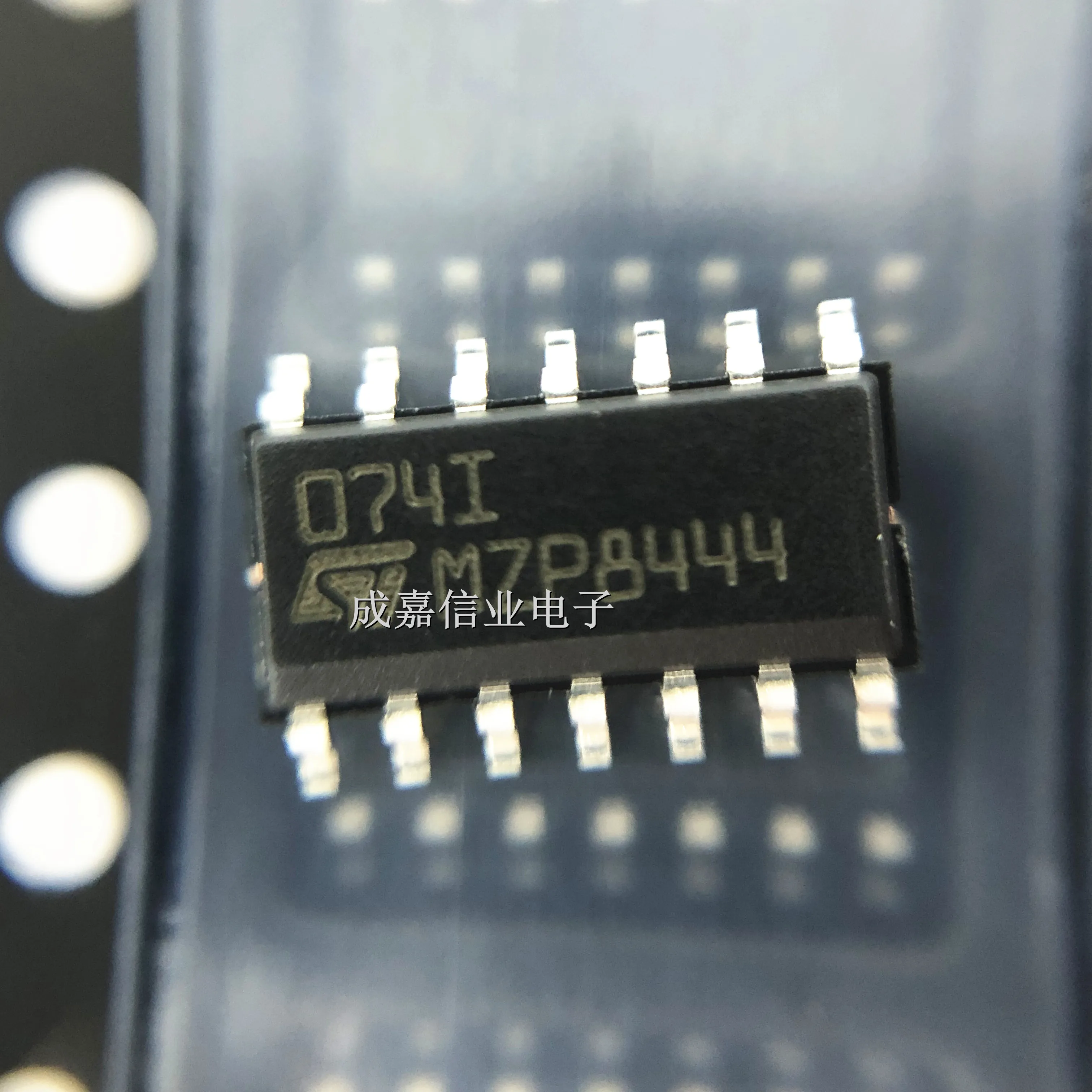 

10pcs/Lot TL074IDT SOP-14 MARKING;074I Operational Amplifiers - Op Amps Operating Temperature:- 40 C-+ 105 C