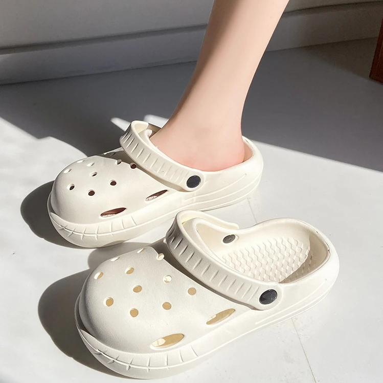 

Fanceey, простые туфли с отверстиями на толстой подошве, летние однотонные женские сандалии, нескользящие тапочки с мягкой подошвой, новые пляжные сандалии для женщин