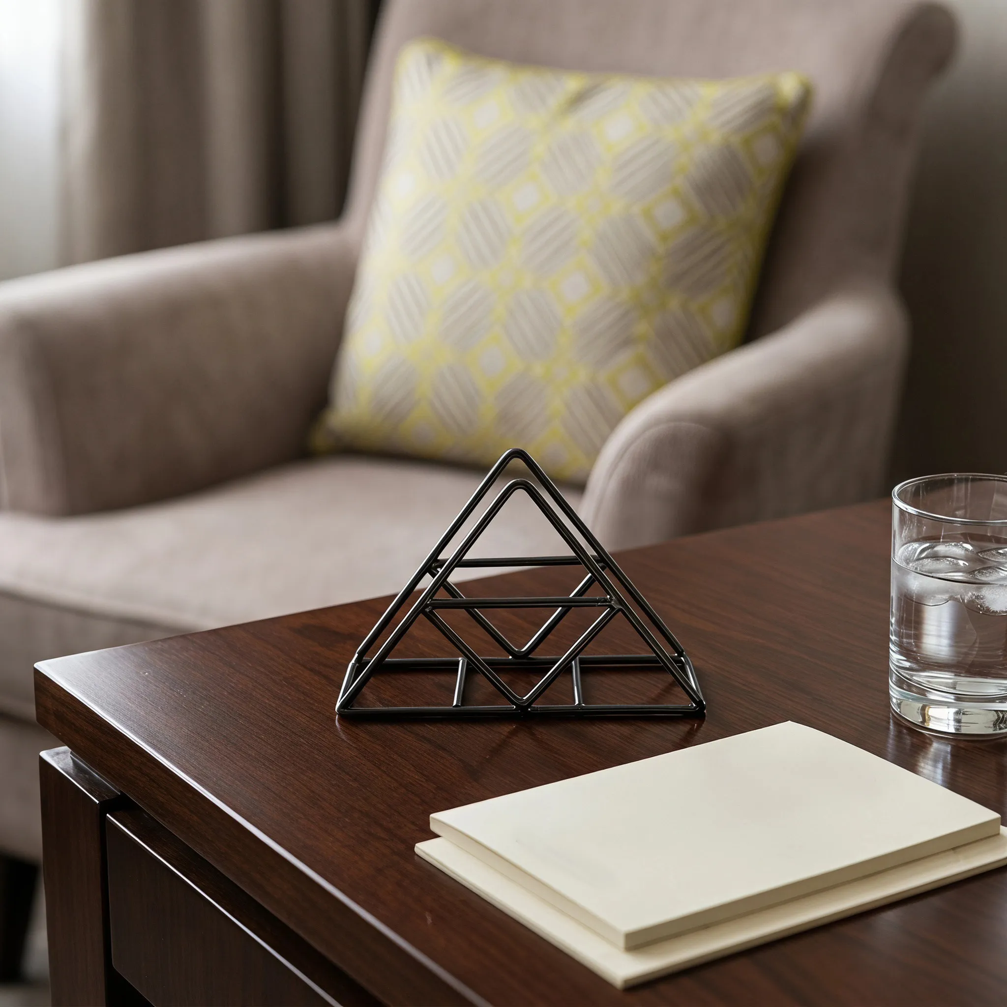 Iron Napkin Holder Stand Freestanding Triangle Paper Organizer Black Paper Napkin Holder Tissue Dispenser for Kitchen Dining