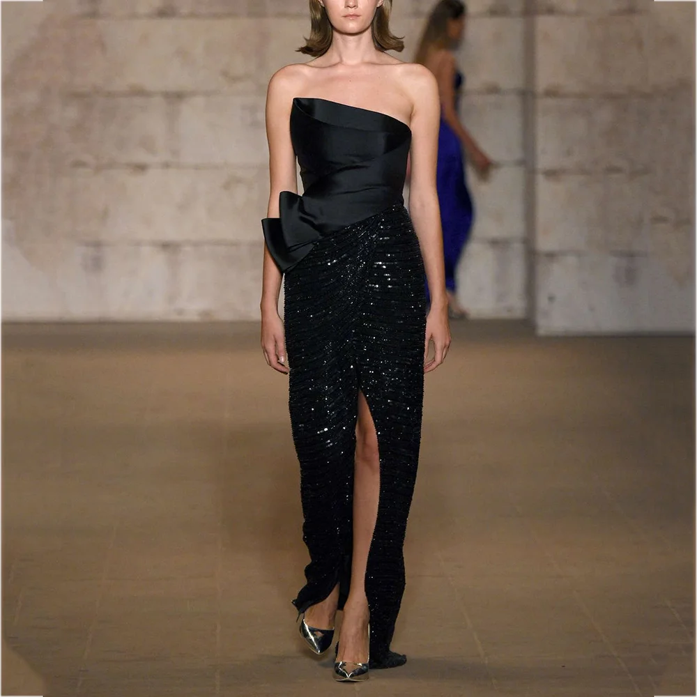 Czarne cekinowe sukienki na studniówkę dla kobiet, eleganckie, bez ramiączek, bez rękawów, z plisami z przodu, z rozcięciem, wysokiej jakości, na wydarzenia na czerwonym dywanie, sukienka syrenka.