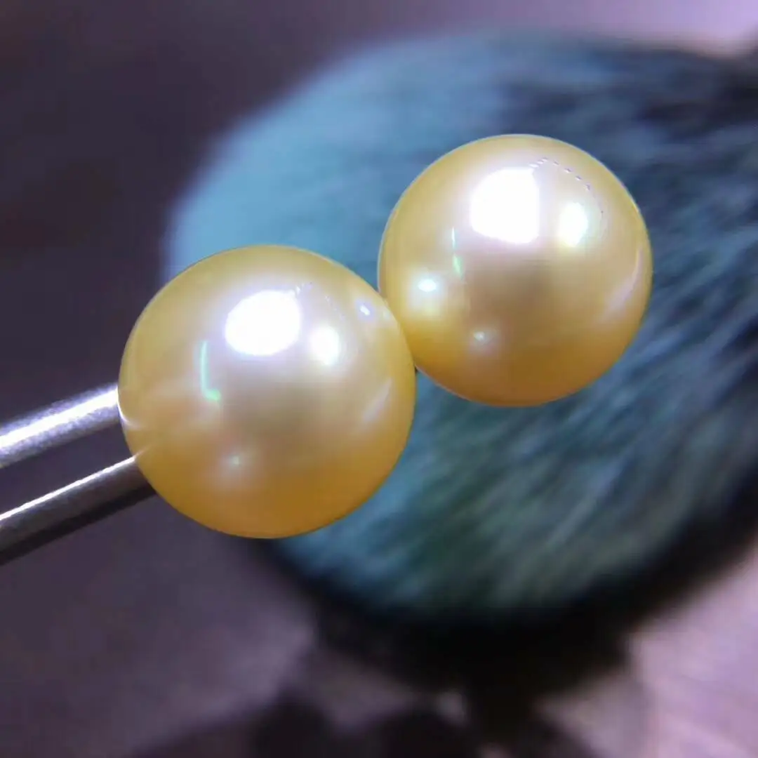 Stunning Pair of 11-12mm South Sea Round Gold Pearl Earring 18k