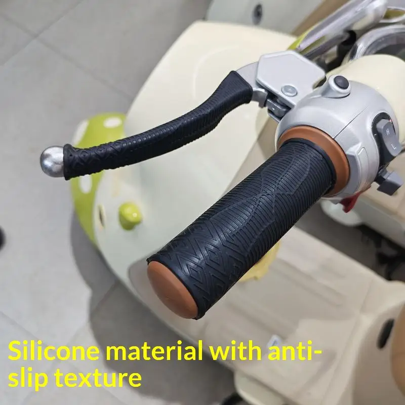 2 Pieces Motorcycle Silicone Handlebar Grips Pull-Out Design Easy Installation Anti-Slip Waterproof Anti-Slip Handle Cover