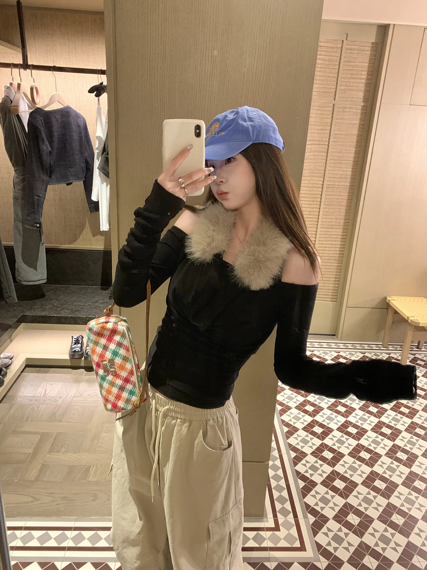 

Anneshop Manhattan Night Black Fur Collar Hanging Neck Shoulder Bared Long Sleeve Slim Fit T Shirt Women Casual Style Cotton ...