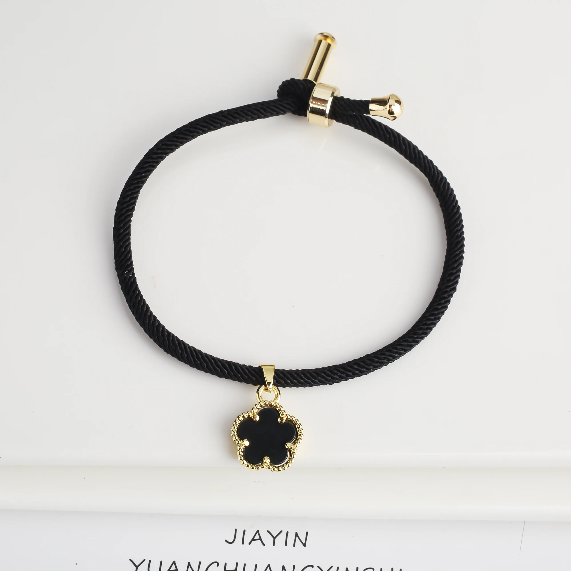 Einfache schwarze Seil geflochten Naturstein fünf Blatt Blumen Armband Klassiker für Frau Mädchen hochwertige Party Schmuck Geschenk Klee