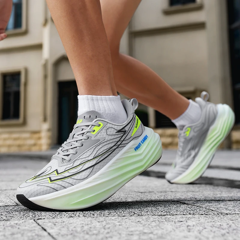 Neue ultraleichte, stoßdämpfende Sportschuhe mit dicken Sohlen für Herren, blendende, hochelastische Laufschuhe mit weichen Sohlen für Damen