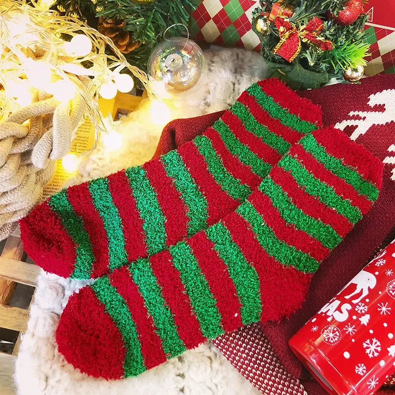 Calcetines de suelo de lana Coral calcetín de Navidad mujeres Otoño Invierno mantener caliente dormir en casa espesar algodón parejas lindos calcetines de nieve de dibujos animados