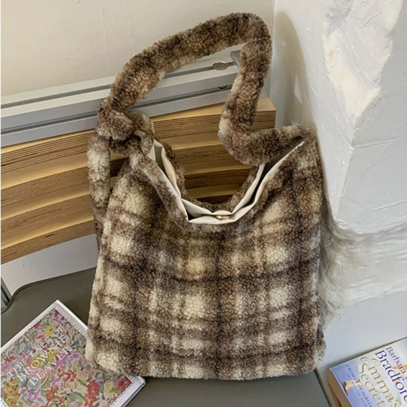 

Новая зимне-осенняя клетчатая меховая сумка через плечо, женская большая вместительная сумка-тоут в стиле ретро, простая и универсальная сумка для хранения