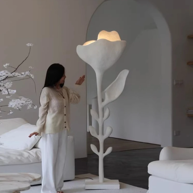 

French atmosphere floor lamp, high-end flower in living room, fiberglass art sculpture ornament