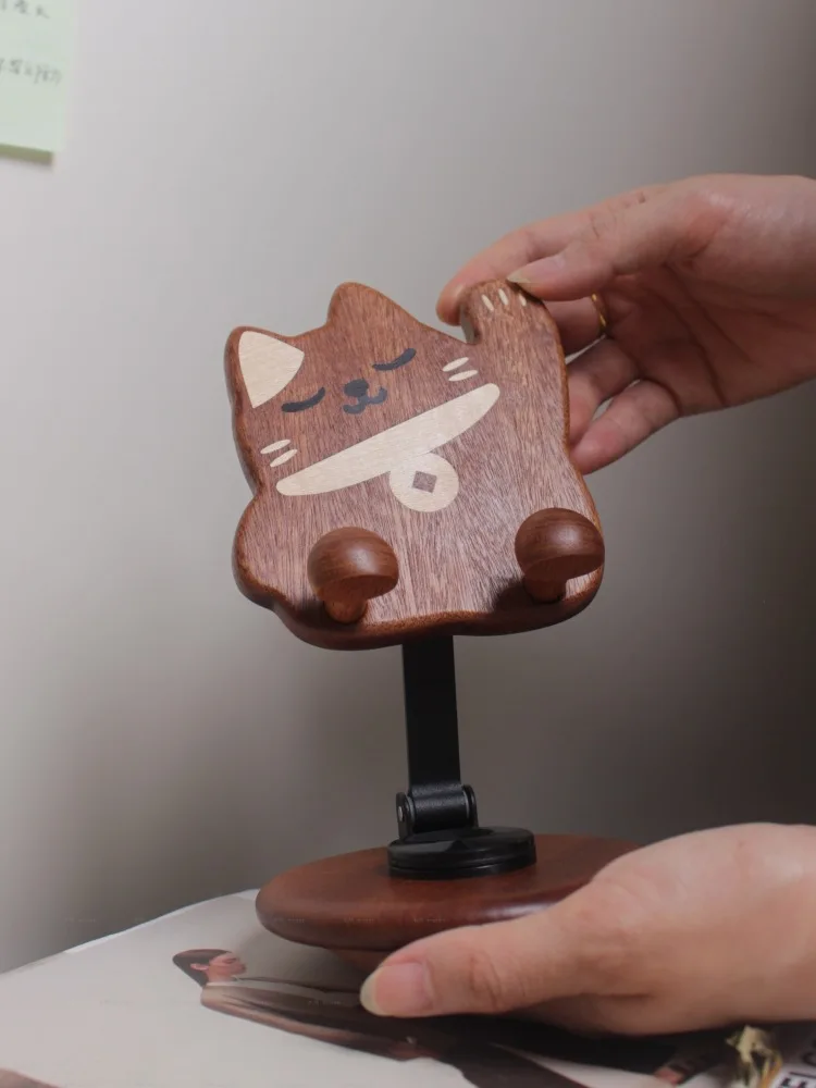 

Держатель для мобильного телефона Lucky Cat из цельного дерева, регулируемая угловая поверхность, креативная опорная рамка для ленивого планшетного ПК из цельного дерева