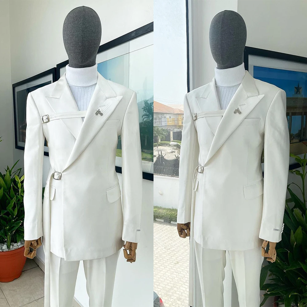 

Handsome White Grooms Men Tuxedos Fashion Peaked Lapel Blazer Suits Designed With Belt Party Prom Pants Set