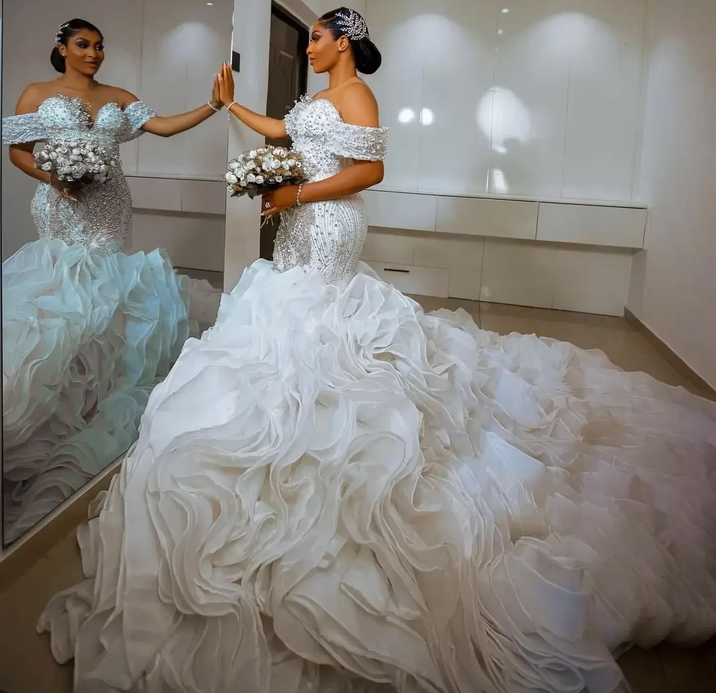 Luxury Off Shoulder Mermaid Wedding Dress Sparkling Beaded Ruffle Hard Yarn Bride Dress African Plus Size Bridal Gowns