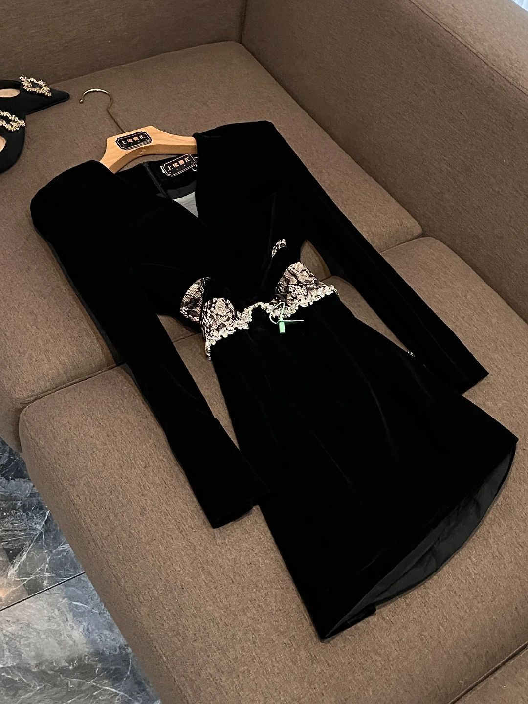 Ele Bla Velvet Dr V… - image